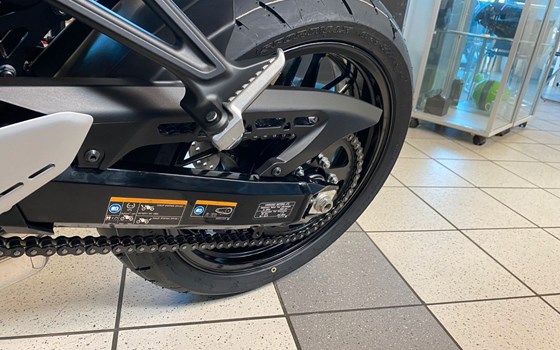 Neufahrzeug Kawasaki Z900 RS Black Ball Edition - Bild 14
