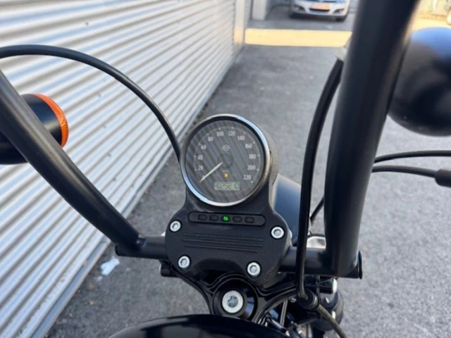 Harley-Davidson Sportster XL 883 N Iron (schwarz) - Bild 7