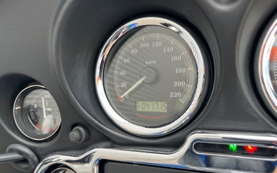 Gebrauchtmotorrad Harley-Davidson Electra Glide Classic FLHTC - Bild 13