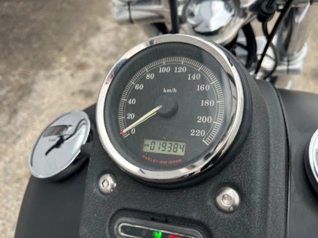 Harley-Davidson Dyna Street Bob FXDB (schwarz) - Bild 12