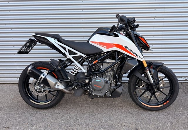 KTM 390 Duke (weiss)