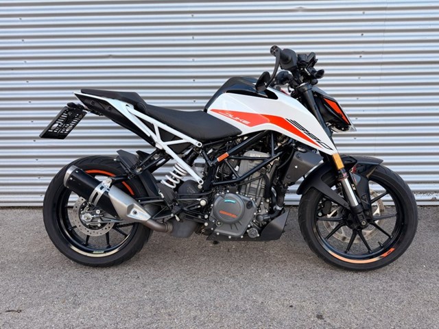 KTM 390 Duke (weiss) - Bild 1