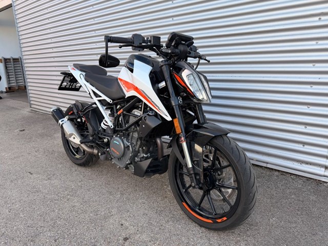 KTM 390 Duke (weiss) - Bild 2
