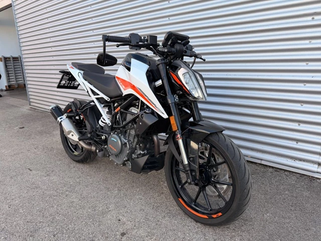 KTM 390 Duke (weiss) - Bild 2