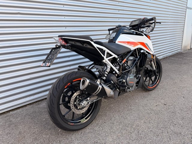 KTM 390 Duke (weiss) - Bild 3