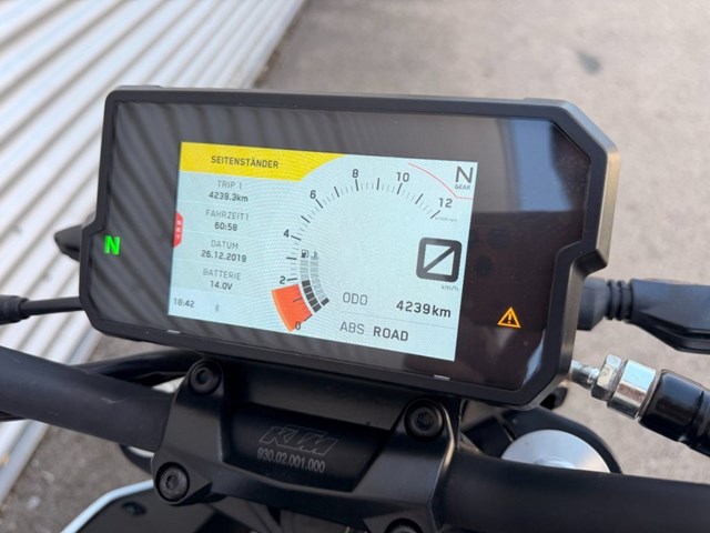 KTM 390 Duke (weiss) - Bild 4