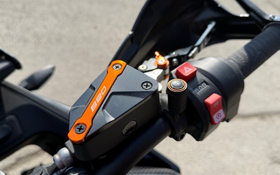 Gebrauchtmotorrad KTM 890 SMT - Bild 7