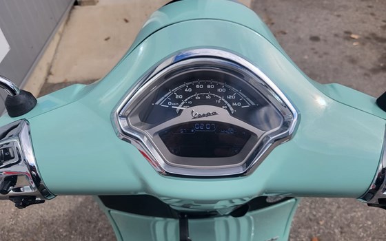 Gebrauchtmotorrad Vespa GTS 125 - Bild 4