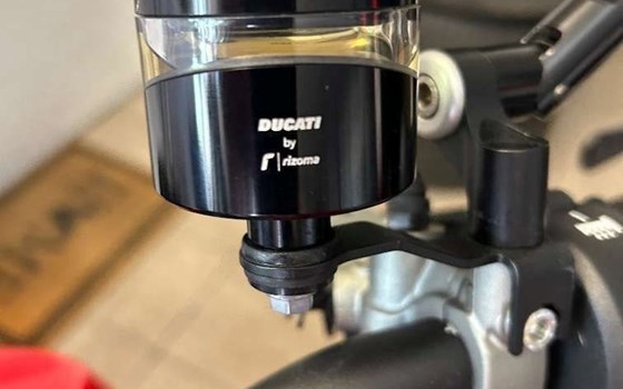 Gebrauchtmotorrad Ducati Streetfighter V4 S - Bild 4