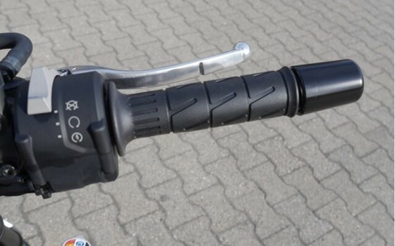 Neufahrzeug Kawasaki Z900 RS - Bild 17