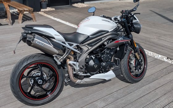 Gebrauchtmotorrad Triumph Speed Triple RS - Bild 2