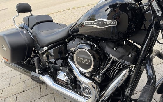 Gebrauchtmotorrad Harley-Davidson Softail Sport Glide FLSB - Bild 4