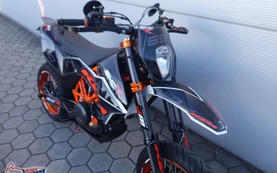 Gebrauchtmotorrad KTM 690 SMC - Bild 2