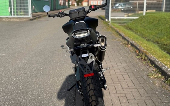 Neufahrzeug Husqvarna Svartpilen 801 - Bild 11