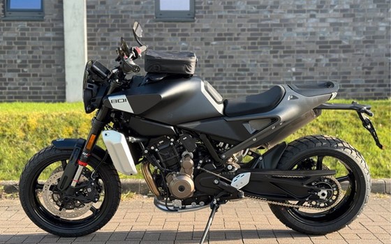 Neufahrzeug Husqvarna Svartpilen 801 - Bild 5