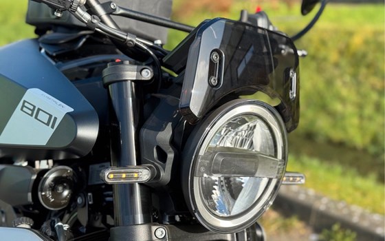 Neufahrzeug Husqvarna Svartpilen 801 - Bild 7