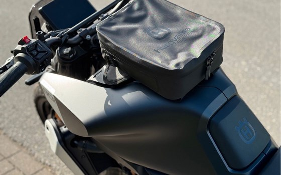 Neufahrzeug Husqvarna Svartpilen 801 - Bild 8