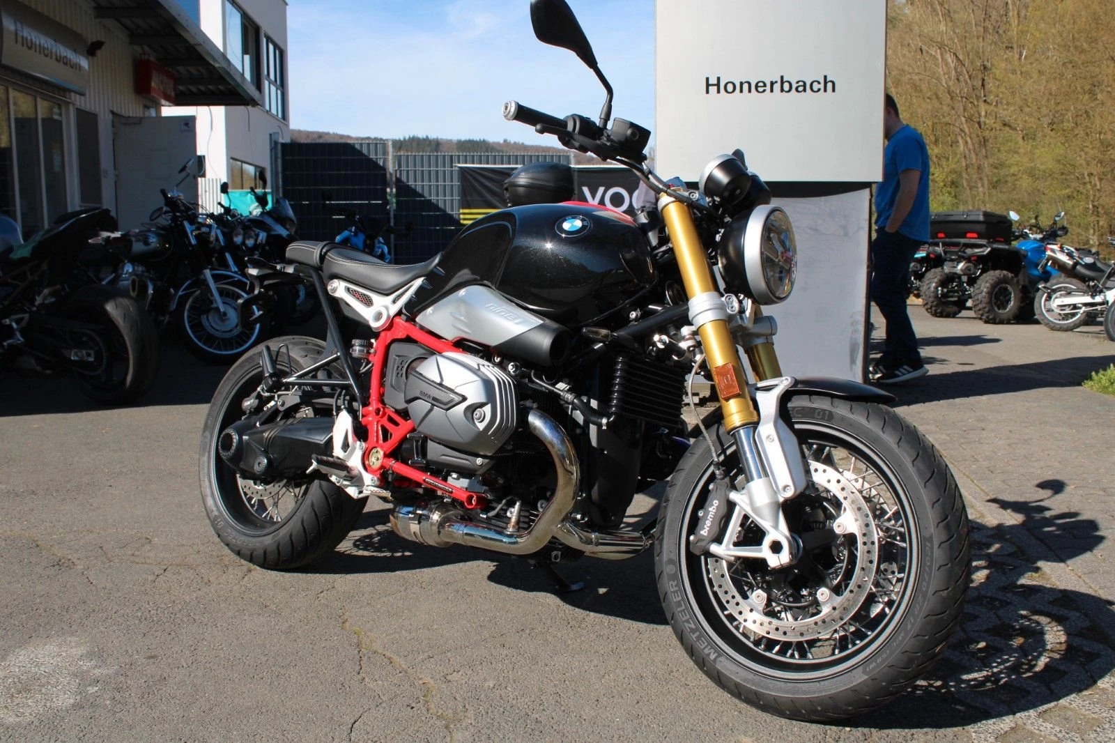 BMW R nineT
