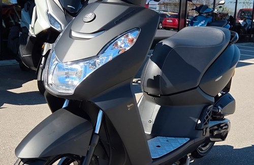 Neumotorrad Peugeot Kisbee 50 Black Edition