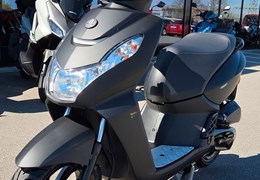 Neumotorrad Peugeot Kisbee 50 Black Edition