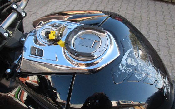 Gebrauchtmotorrad Suzuki B-King - Bild 11