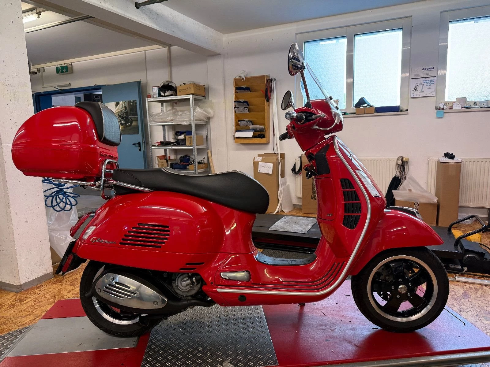 Vespa GTS 300