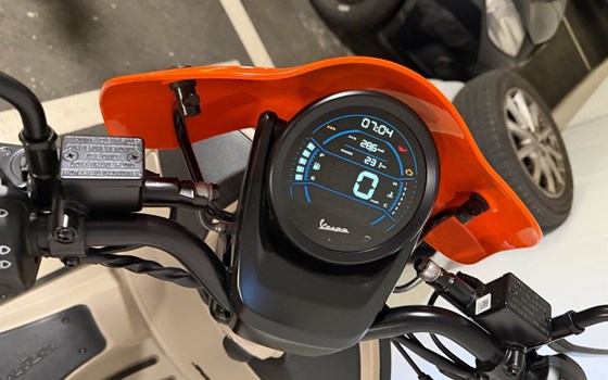 Gebrauchtmotorrad Vespa GTV 300 - Bild 7