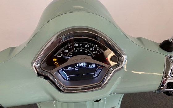 Gebrauchtmotorrad Vespa GTS 125 - Bild 10