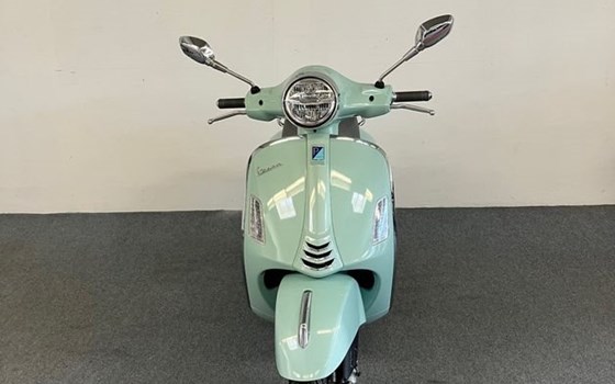 Gebrauchtmotorrad Vespa GTS 125 - Bild 4