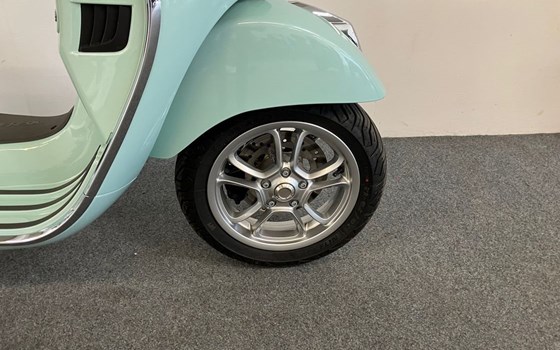 Gebrauchtmotorrad Vespa GTS 125 - Bild 5