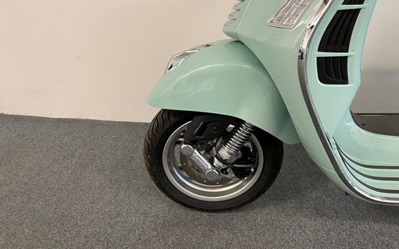 Gebrauchtmotorrad Vespa GTS 125 - Bild 8