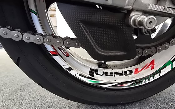 Gebrauchtmotorrad Aprilia Tuono V4 1100 Factory - Bild 14