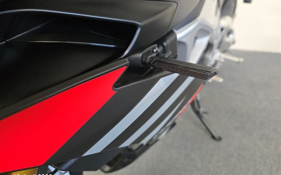 Gebrauchtmotorrad Aprilia Tuono V4 1100 Factory - Bild 16