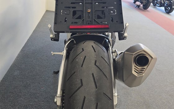 Gebrauchtmotorrad Aprilia Tuono V4 1100 Factory - Bild 7