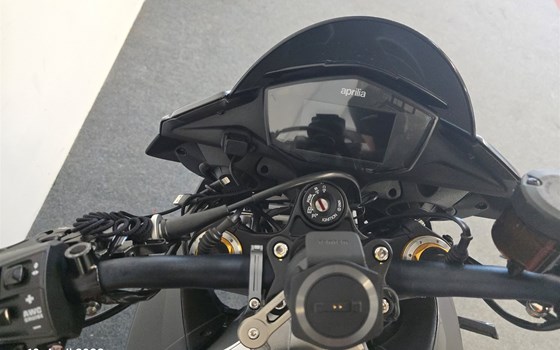 Gebrauchtmotorrad Aprilia Tuono V4 1100 Factory - Bild 9