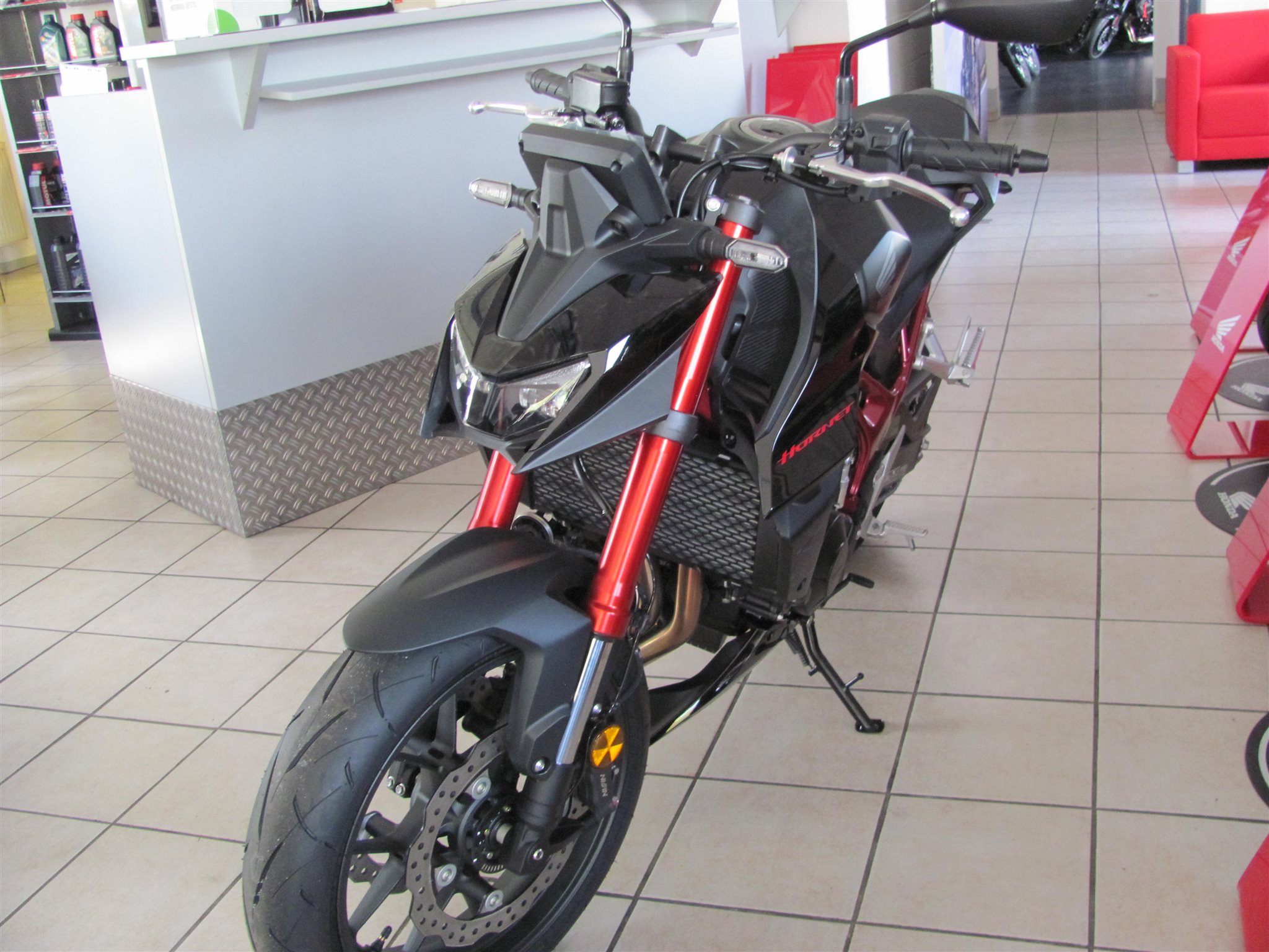 Honda CB750 Hornet E-Clutch