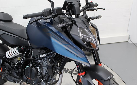 Neufahrzeug KTM 125 Duke - Bild 8