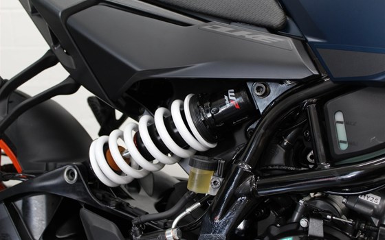 Neufahrzeug KTM 125 Duke - Bild 9