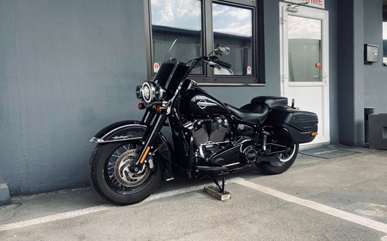 Gebrauchtmotorrad Harley-Davidson Softail Heritage Classic 114 FLHCS - Bild 1