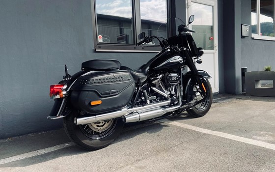 Gebrauchtmotorrad Harley-Davidson Softail Heritage Classic 114 FLHCS - Bild 2