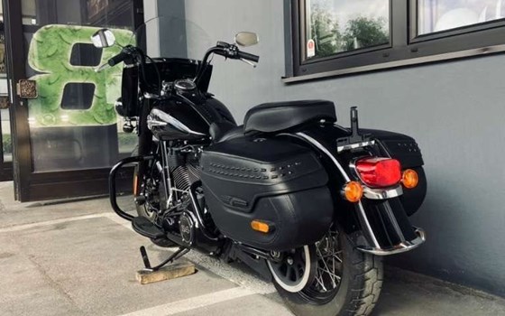 Gebrauchtmotorrad Harley-Davidson Softail Heritage Classic 114 FLHCS - Bild 4