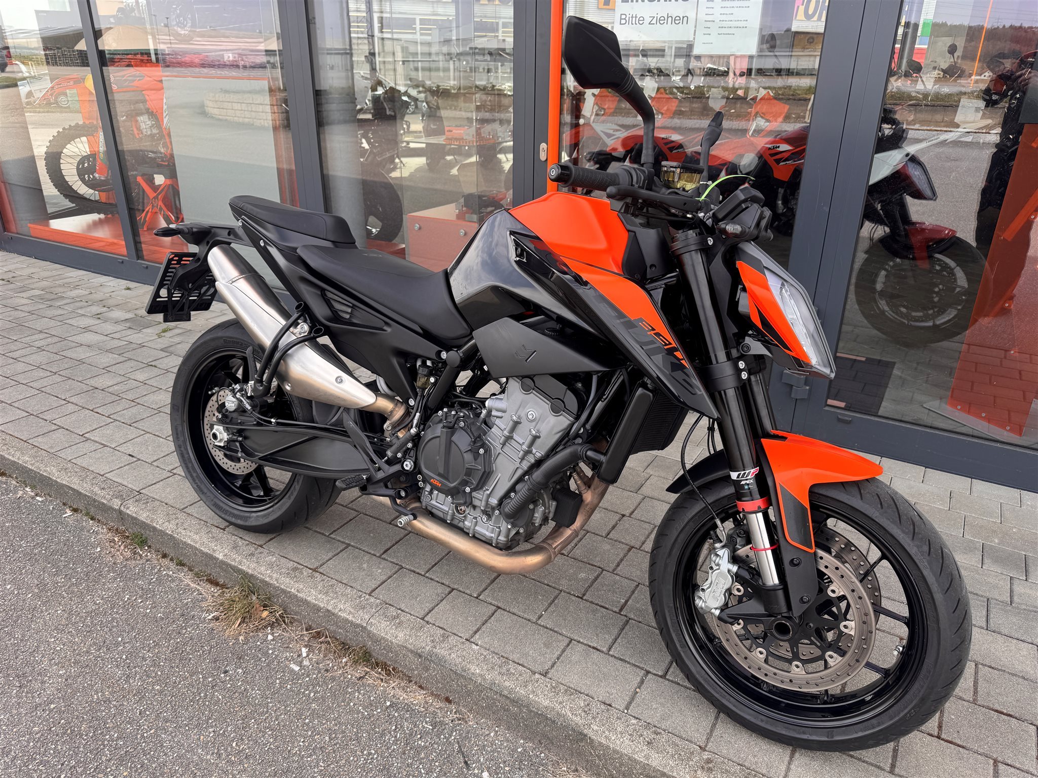 KTM 890 Duke