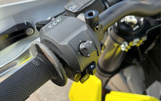 Neufahrzeug Husqvarna 701 Supermoto - Bild 11