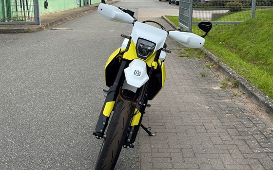 Neufahrzeug Husqvarna 701 Supermoto - Bild 14