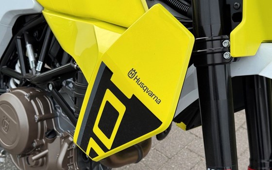 Neufahrzeug Husqvarna 701 Supermoto - Bild 17