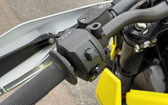 Neufahrzeug Husqvarna 701 Supermoto - Bild 18