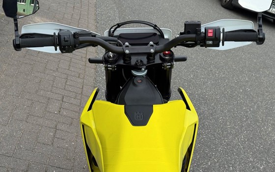 Neufahrzeug Husqvarna 701 Supermoto - Bild 22