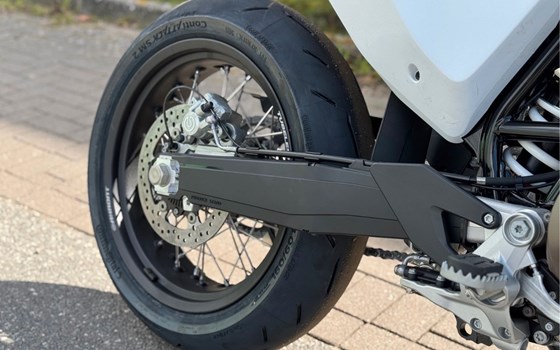 Neufahrzeug Husqvarna 701 Supermoto - Bild 9
