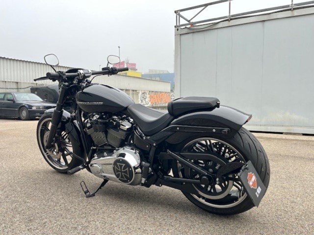 Harley-Davidson Softail Breakout FXBR (schwarz) - Bild 11