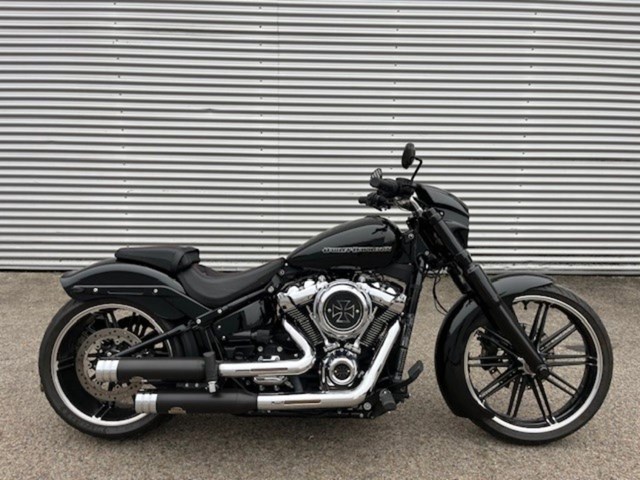 Harley-Davidson Softail Breakout FXBR (schwarz) - Bild 2